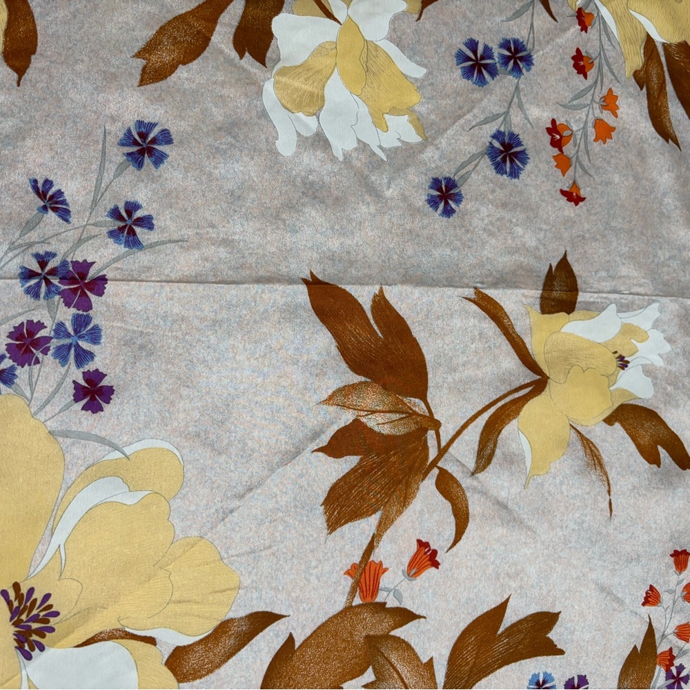VNTG 60s/70s Christian Dior Silk Floral Scarf w Ecru Backround made in Italy - Picture 4 of 14